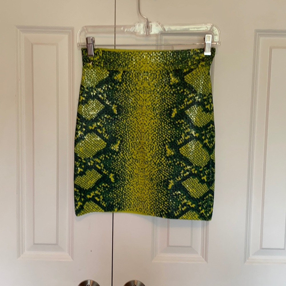 NWT BCBG MaxAzria green snakeskin sequin miniskirt